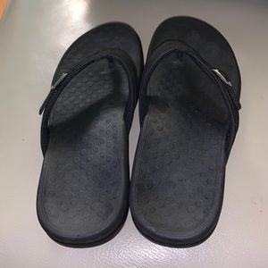 Vionic Black Thong Sandal